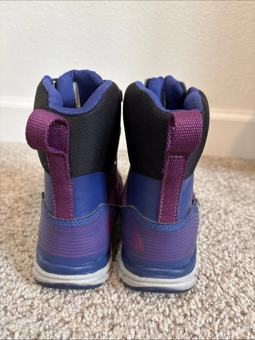 The North Face Junior Winter Sneakers Insulated Waterproof Size 1 Purple Black